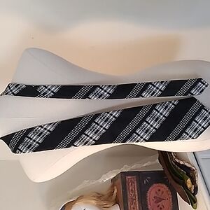 Chadwick Wembley necktie 👔 for blue, black or Grey suit